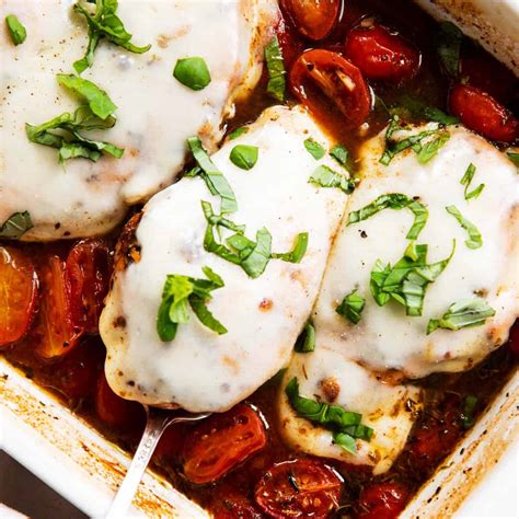 Baked Caprese Chicken Recipe - Savory Nothings
