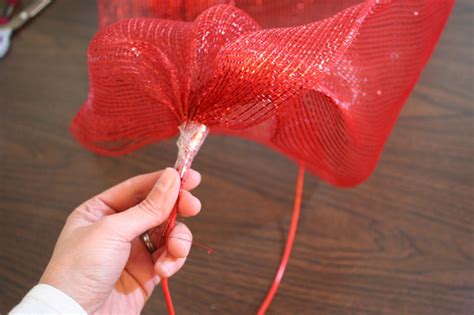Mesh Ribbon Wreath Tutorial 的图像结果