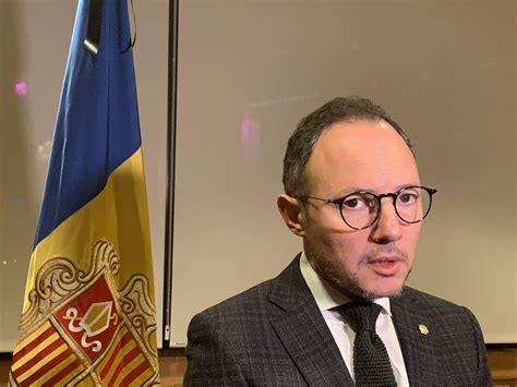 “El mínim que podem fer és reconèixer la seva contribució i la seva vocació de servei públic ...