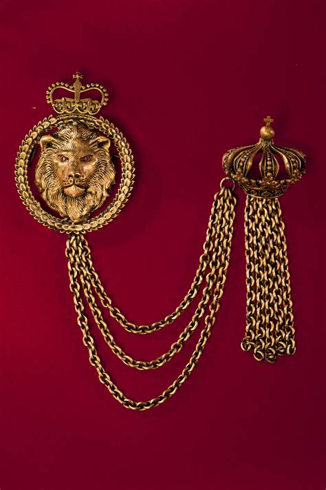 Buy Gold Luxe Lion Brass Carved Brooch For Men by Cosa Nostraa Online ...