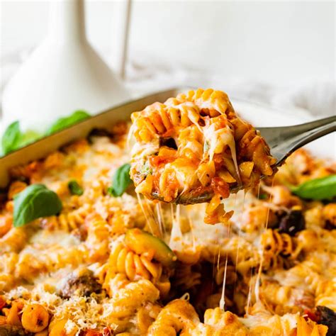Rotini Pasta 🍝 Creamy Rotini Pasta Ingredients: • 300g Rotini