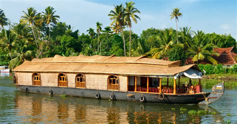 Seasonal Guide for Houseboat in Alleppey - Tours in India