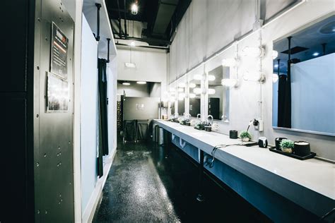 EVERYBODYFIGHTS FIDI - Locker Rooms