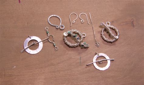 Using Buttons for Jewelry Clasps 的图像结果