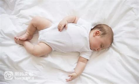 1岁前宝宝错误的睡姿可能导致猝死！什么样的睡姿更安全？ - 百度宝宝知道