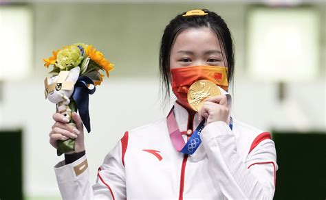 中国选手杨倩获得东京奥运会首枚金牌[组图]