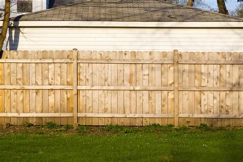 How to Install Privacy Fence Screening 的图像结果