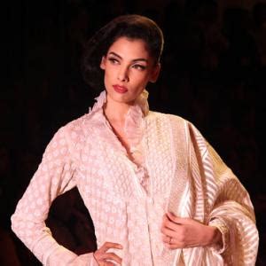 PIX: Bret Lee, Shweta Nanda blaze the runway for Abu-Sandeep - Rediff ...
