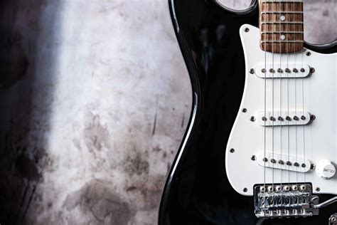 Riff-Mag.com - The History of Electric Guitars