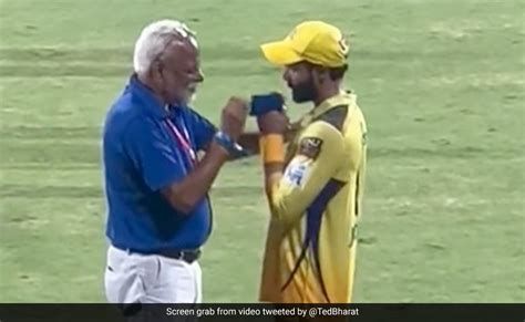 'आखिर माजरा क्या है?' जडेजा के कंधे पर हाथ रखकर समझाते दिखे CSK सीईओ ...