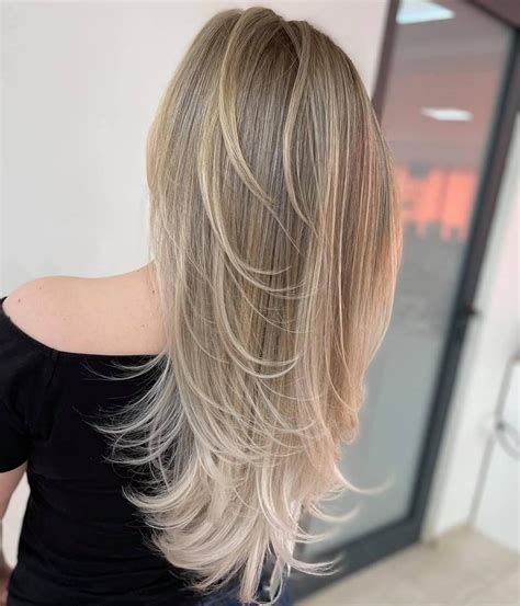 40 Chic V-Cut Hairstyles to Switch Up Your Basic Haircut - Hair Adviser