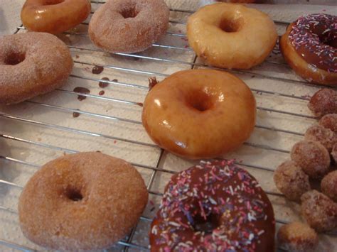 butter hearts sugar: Doughnuts or Donuts?