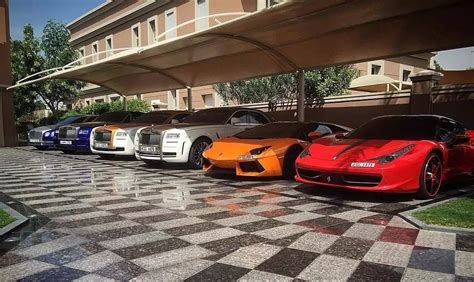 实拍迪拜土豪超级奢华车库，豪车比我逛的车展还牛逼！