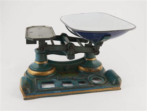 Kitchen scales by Young,Son and Marlow | Science Museum Group Collection