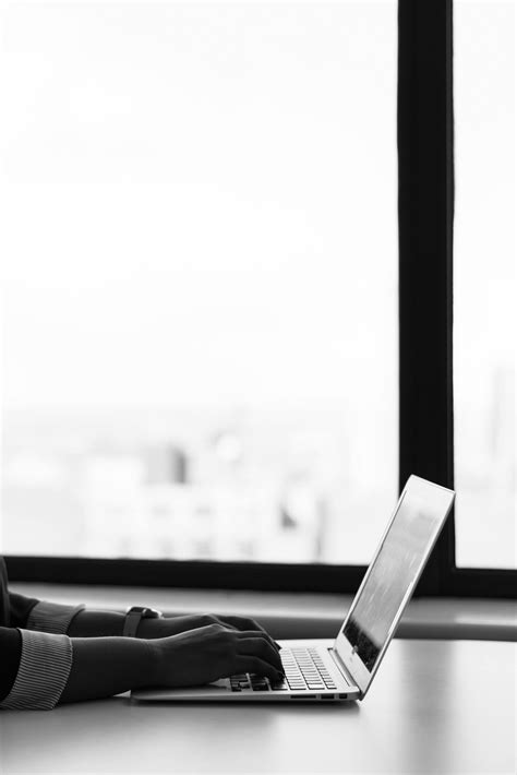 The Computer Is White 的图像结果