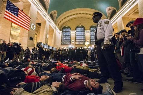 Eric Garner Killing: New York Erupts in Protests as Jury Lets off White ...