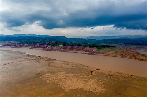 河南孟津：黄河河床呈现造型各异图案 - 国家公园 - 人民周刊网—主流舆论融合传播平台