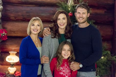 Preview + Sneak Peek - Christmas Getaway | Hallmark Channel