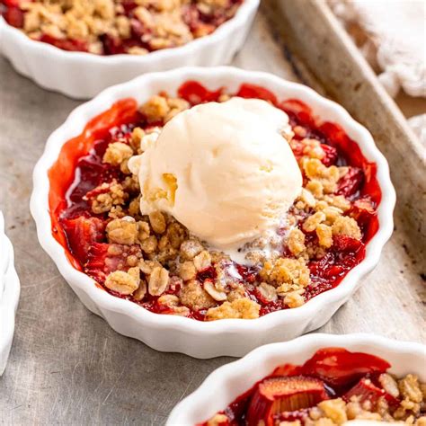 Easy Strawberry Rhubarb Crisp Recipe – Broken Oven Baking