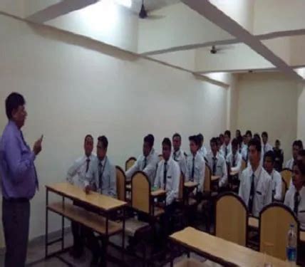IIMT College of Medical Science Meerut Campus: Photos, Virtual Tour