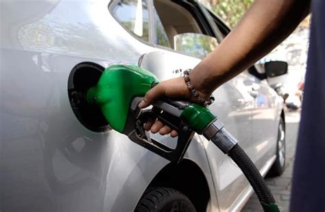 Rosneft plans big to tap Indian retail fuel market: Pradhan | Autocar ...