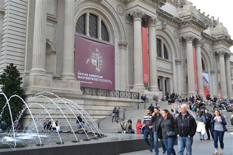 Qué hay para ver en el MET de New York? | Las Mil Millas