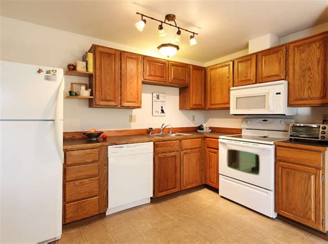 Easy DIY Kitchen Updates 的图像结果