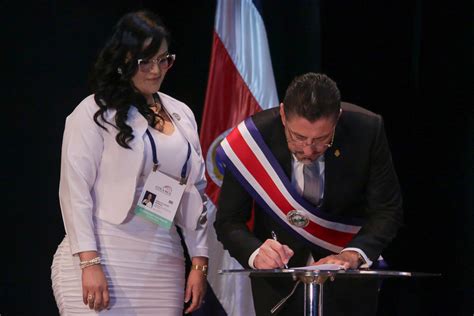 Presidente Chaves se pronuncia sobre renuncia de Joselyn Chacón