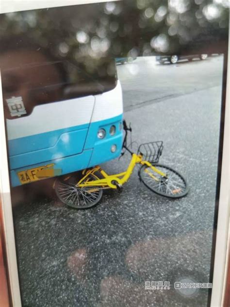 男孩骑共享单车与公交车相撞身亡 多人认尸_大湘网_腾讯网