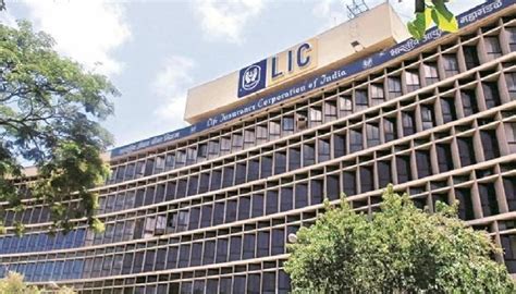 আপনার LIC পলিসিতে এখনও PAN সংযুক্ত করেননি? আজই করে নিন, না হলে সমস্যা ...