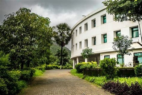 Whistling Woods International Mumbai Campus: Photos, Virtual Tour