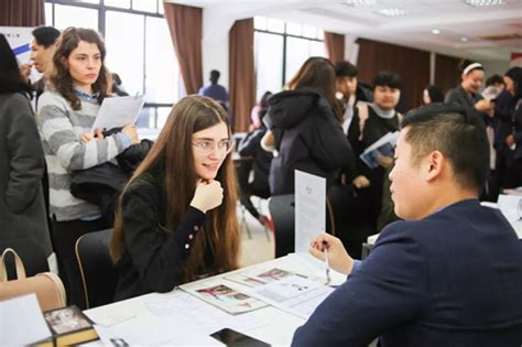 国际学生如何在上海就业！快来看看首届国际学生校园招聘会