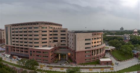 SC comes to rescue of PSU employees facing notices for getting jobs ...