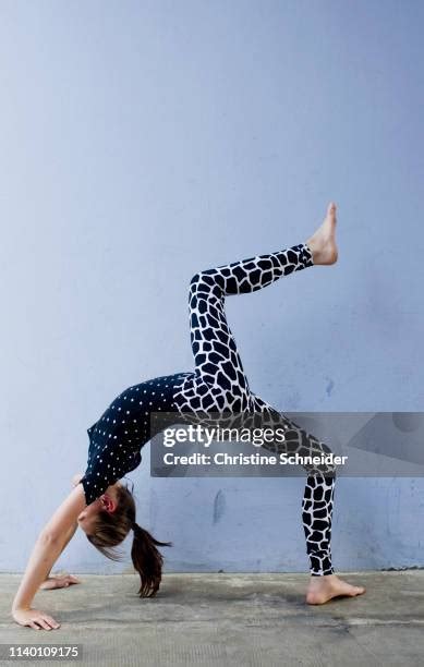 Meninas Backbend 的图像结果