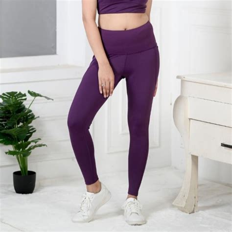 Purple gym tights for women, ankle length sports pants, gym tights.
