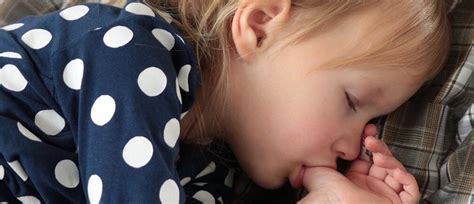How to stop thumb sucking in children | SmileWide