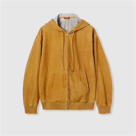 Sweat-shirt zippé en daim avec logo en relief en camel | GUCCI® FR