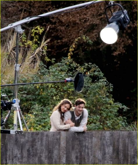 Jessica Alba Shares Passionate Kiss with Co-Star Lorenzo de Moor on ...