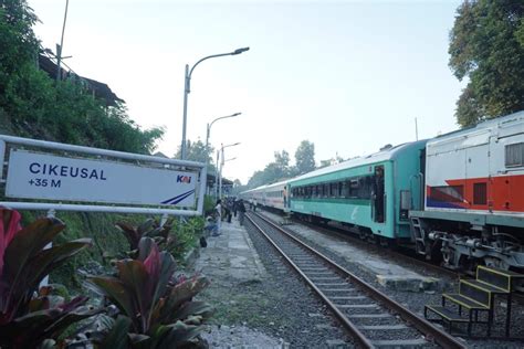 7 Potret Kereta Khusus Petani dan Pedagang yang Baru Diluncurkan KAI