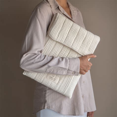 Fyra Laptop Pouch - Soft Muslin Sleeve with Magnetic Closure – akiiko