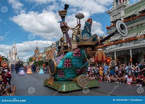 Top View De Brave in Disney Festival of Fantasy Parade at Magic Kigndom ...