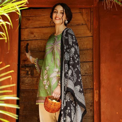 Qissa women's Grass Green Palm Foliage Kurti With Trousers