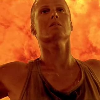 Chestburster Scene in Alien Extended 的图像结果