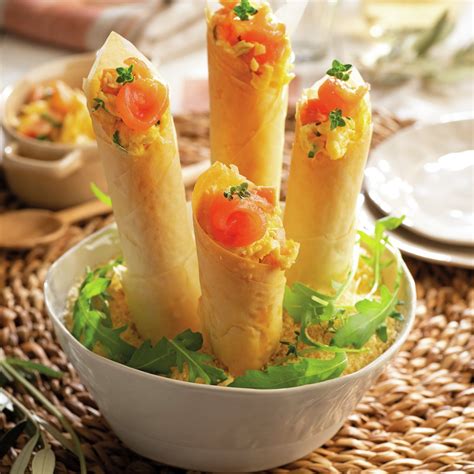 Revuelto de salmón en cucuruchos de filo