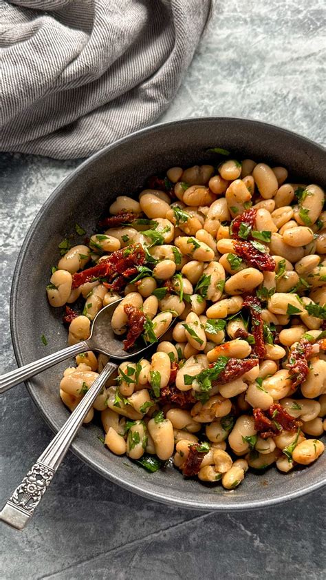 Italian Cannellini Bean Salad | 10 Minute Recipe