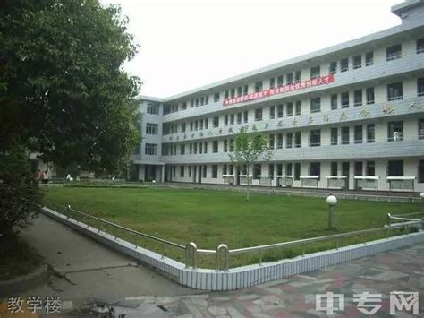 四川省德阳中学校校园图片、环境怎么样？|宿舍图片|官网|中专网