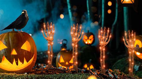 Great outdoor Halloween decorations for your spooky season