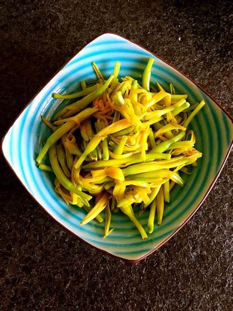 【凉拌鲜黄花菜的做法步骤图，怎么做好吃】溪-28_下厨房