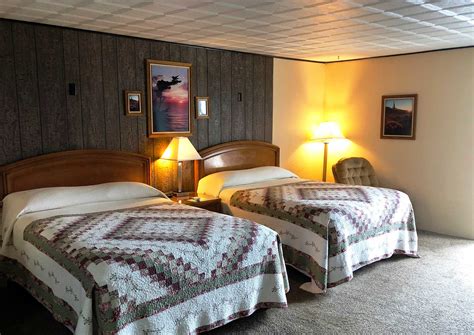 Mini Suite – Two Queen Beds – Bristlecone Motel, Ely Nevada