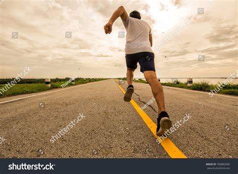 Stock Man Running 的图像结果